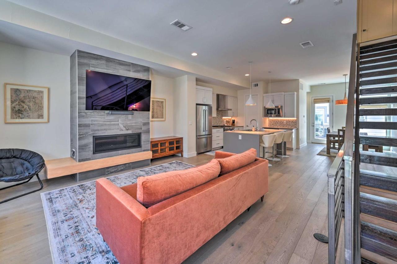 Townhome With Rooftop Deck Walk To