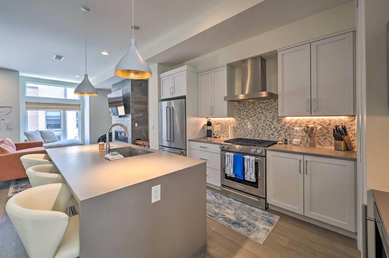 Townhome With Rooftop Deck Walk To