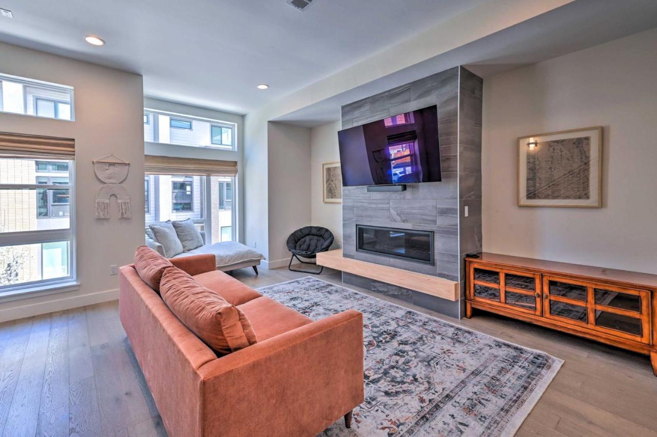 Townhome With Rooftop Deck Walk To *